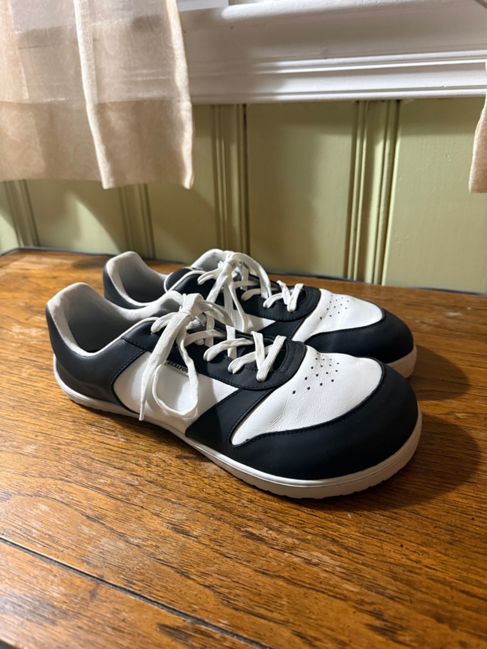 Realfoot Pulse Men's Black & White Low-Top Sneakers - Picture 2 of 9